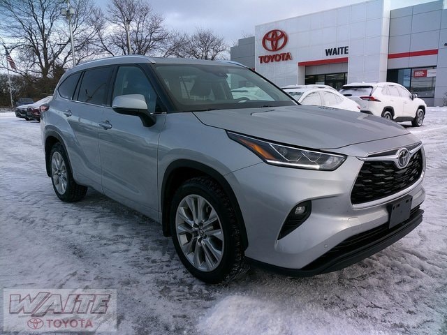 2022 Toyota Highlander Limited's photo