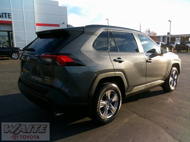 Used 2022 Toyota RAV4 XLE with VIN 2T3P1RFV2NC319620 for sale in Kansas City