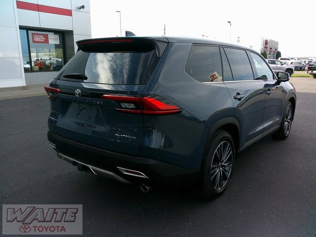 2024 Toyota Highlander Hybrid Platinum photo 2