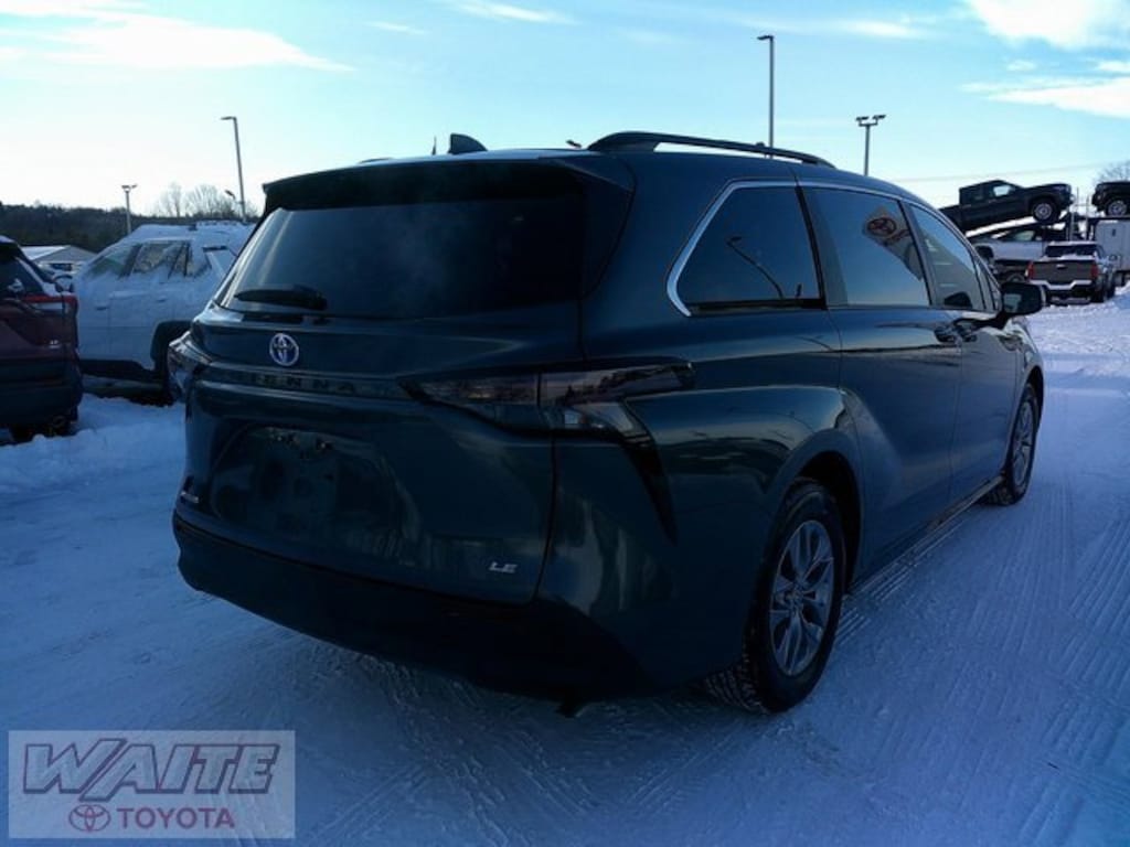 Used 2025 Toyota Sienna LE 8 Passenger Van Passenger Van