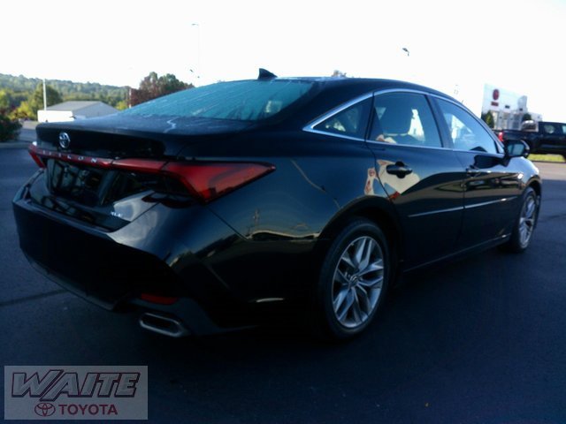 2022 Toyota Avalon XLE photo 2