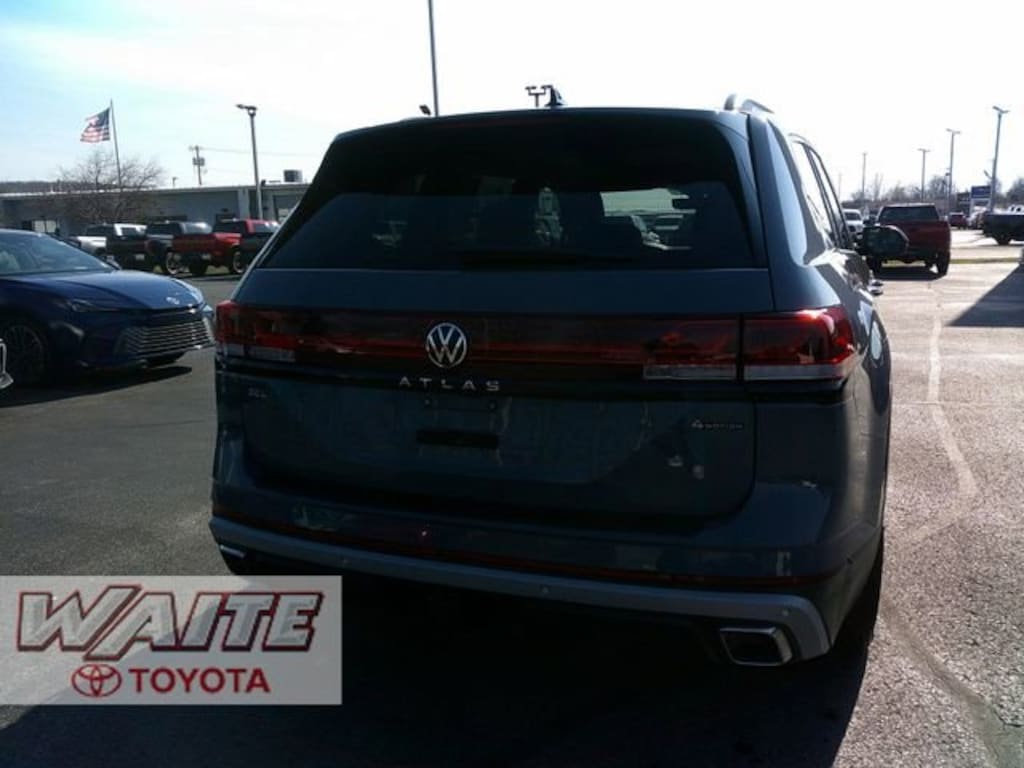 Used 2024 Volkswagen Atlas 2.0T Peak Edition SEL SUV