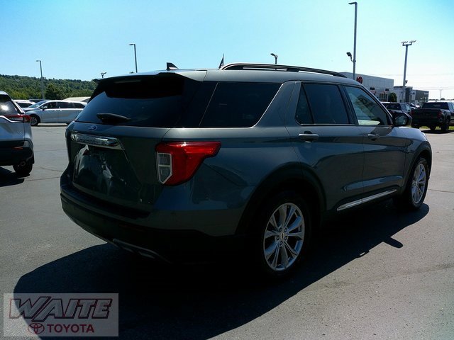 2022 Ford Explorer XLT photo 2