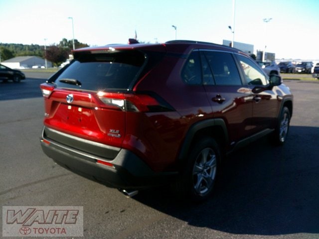 Used 2022 Toyota RAV4 XLE with VIN JTMRWRFV2ND151466 for sale in Kansas City