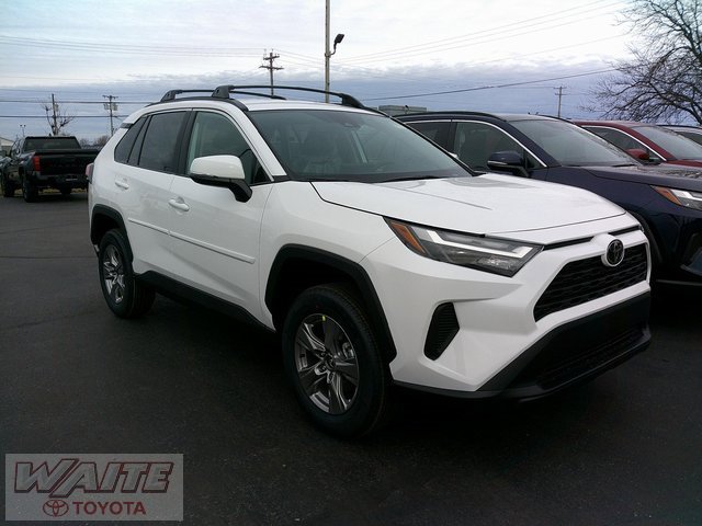2025 Toyota RAV4 XLE's photo