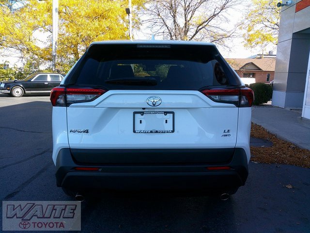 2025 Toyota RAV4 LE photo 3