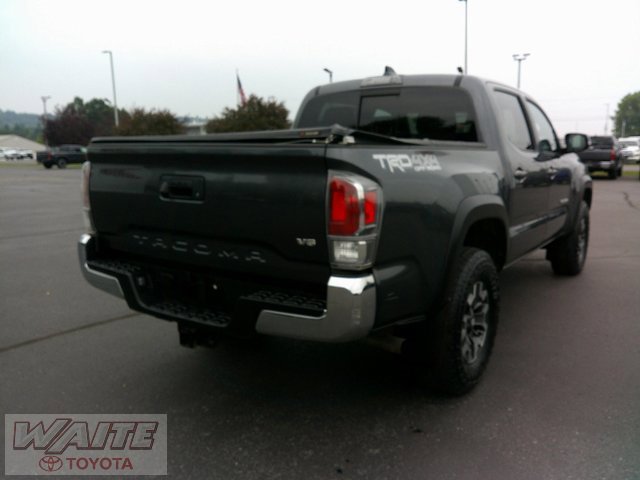 2022 Toyota Tacoma SR5 photo 2