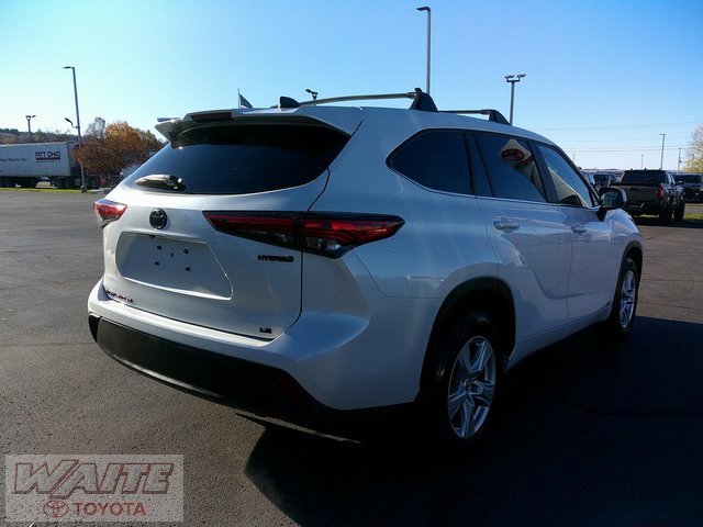2023 Toyota Highlander Hybrid LE photo 2