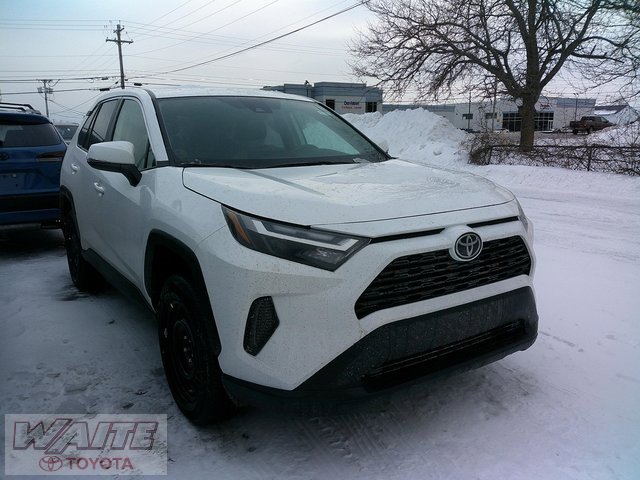 2025 Toyota RAV4 LE's photo
