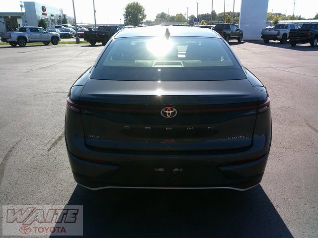 2023 Toyota Crown Limited photo 3
