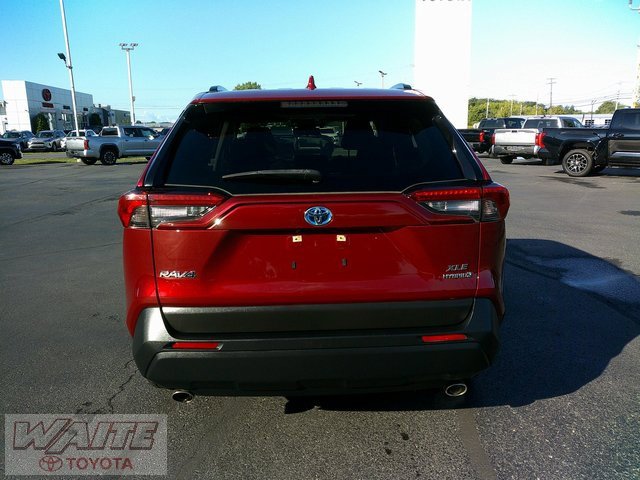2022 Toyota RAV4 Hybrid XLE photo 3