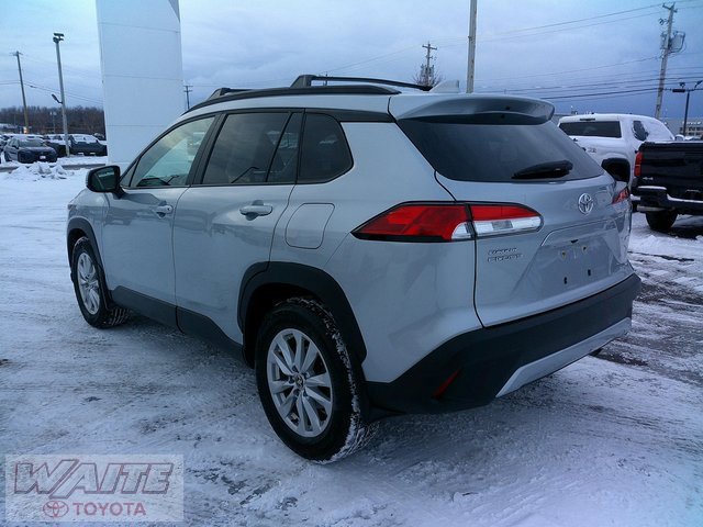 2023 Toyota Corolla Cross LE photo 4