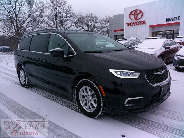 2022 Chrysler Pacifica Touring L's photo