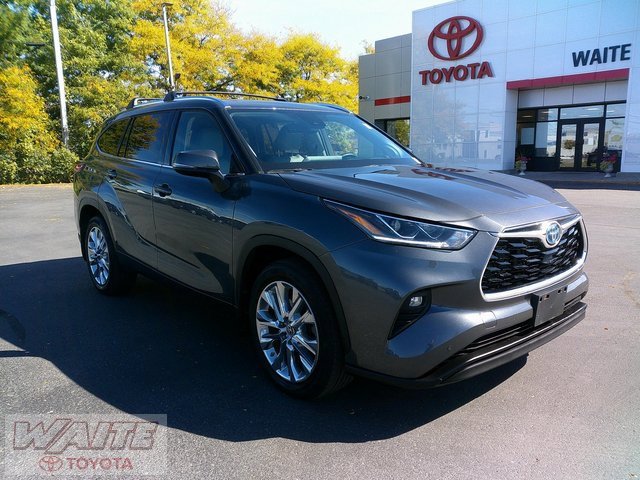 2023 Toyota Highlander Limited's photo
