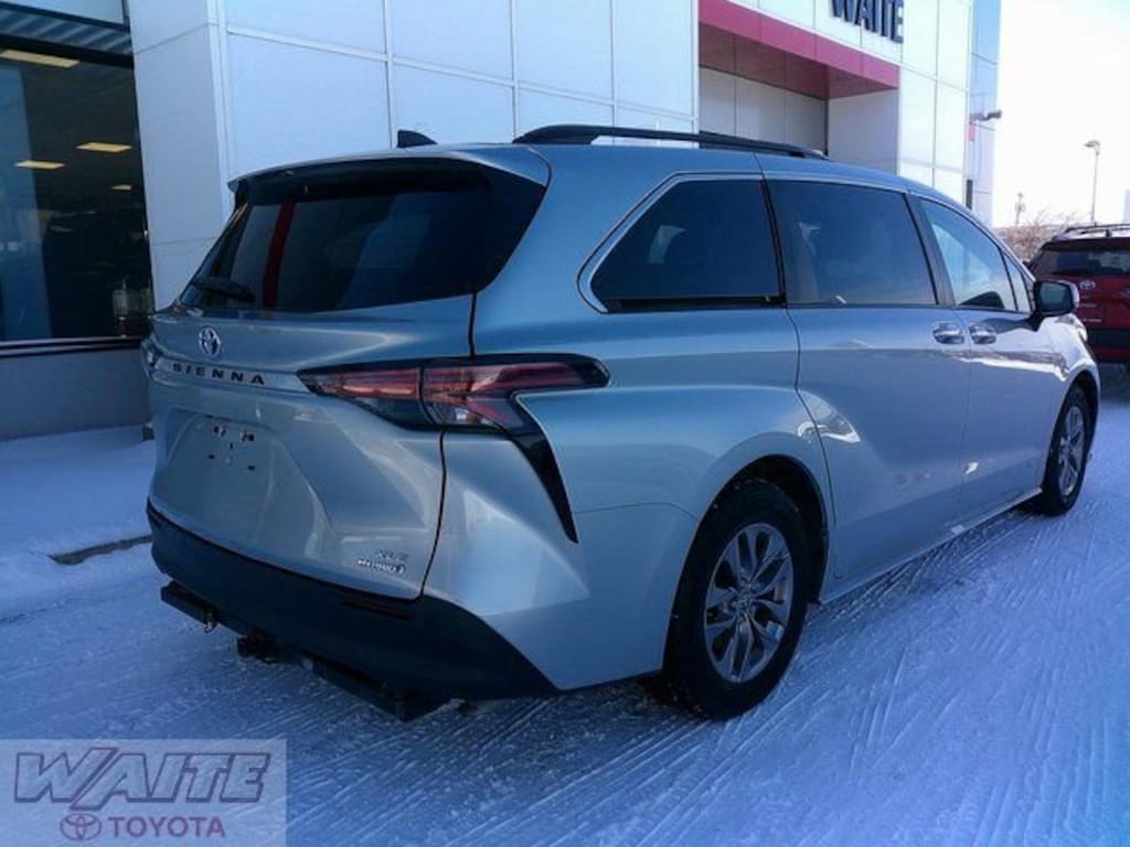 Used 2021 Toyota Sienna XLE Van