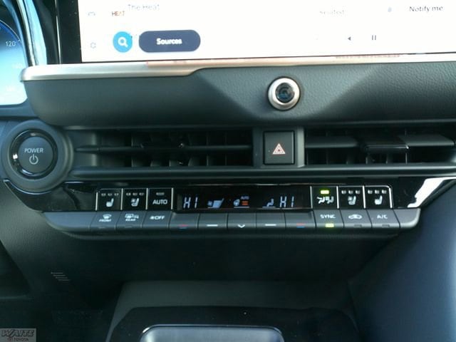 2026 Toyota Crown XLE - Photo 15