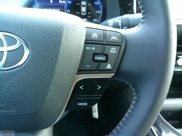 2026 Toyota Crown XLE - Photo 11