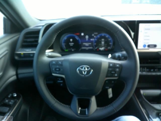 2026 Toyota Crown XLE - Photo 9