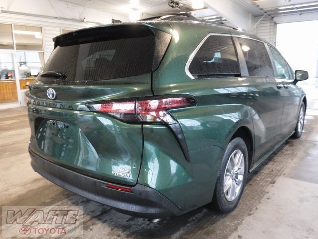 Used 2022 Toyota Sienna XLE with VIN 5TDYSKFC9NS051723 for sale in Watertown, NY