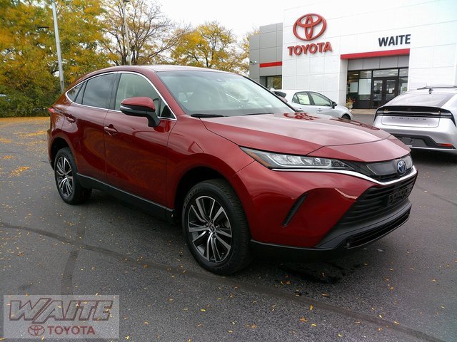 2022 Toyota Venza LE's photo