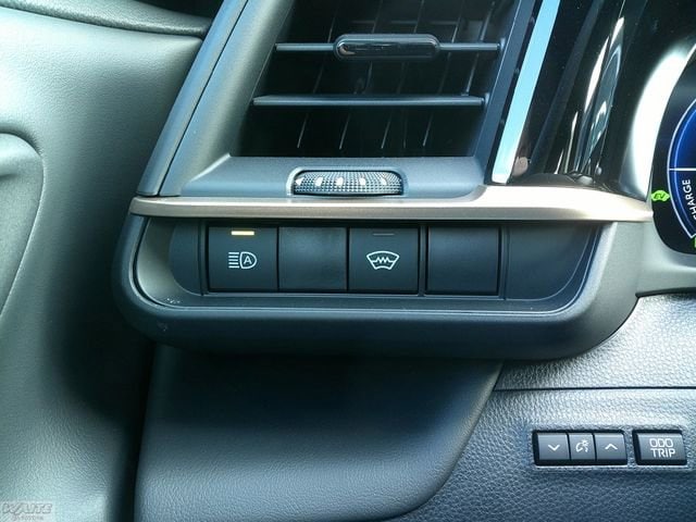 2026 Toyota Crown XLE - Photo 14