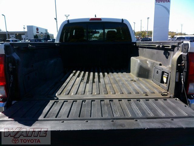 2017 Toyota Tacoma SR5 TRD Sport photo 4