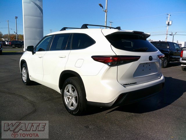2023 Toyota Highlander Hybrid LE photo 4