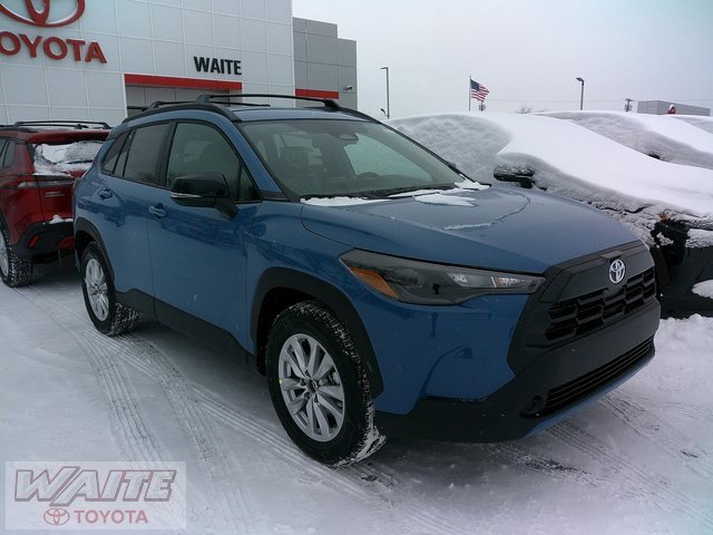 2026 Toyota Corolla Cross LE's photo