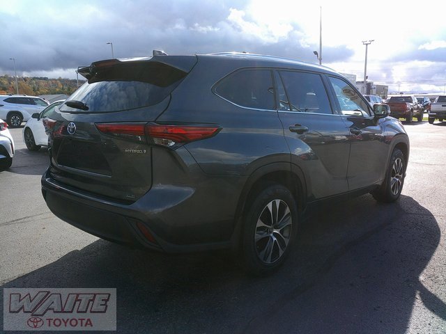2021 Toyota Highlander Hybrid XLE photo 2