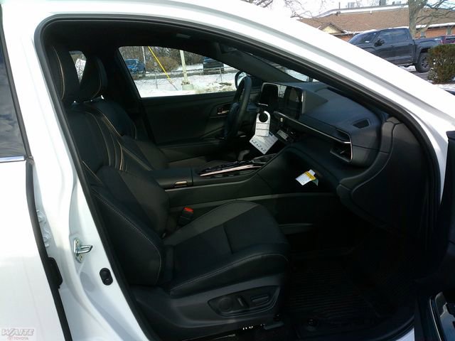 2026 Toyota Crown XLE - Photo 24