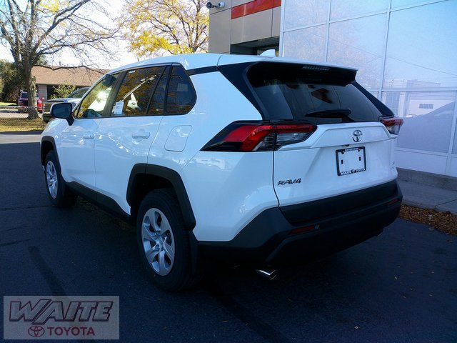 2025 Toyota RAV4 LE photo 4