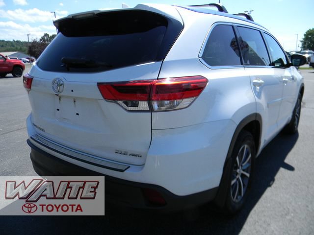 Used 2018 Toyota Highlander XLE with VIN 5TDJZRFH2JS852585 for sale in Watertown, NY