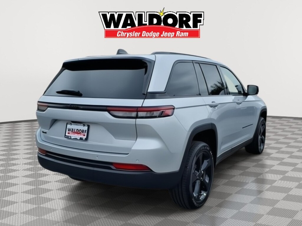 New 2025 Jeep Grand Cherokee LAR