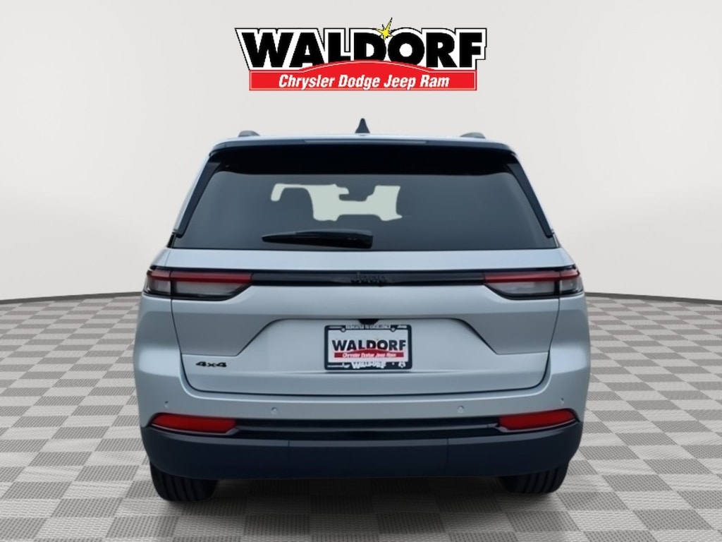 New 2025 Jeep Grand Cherokee LAR