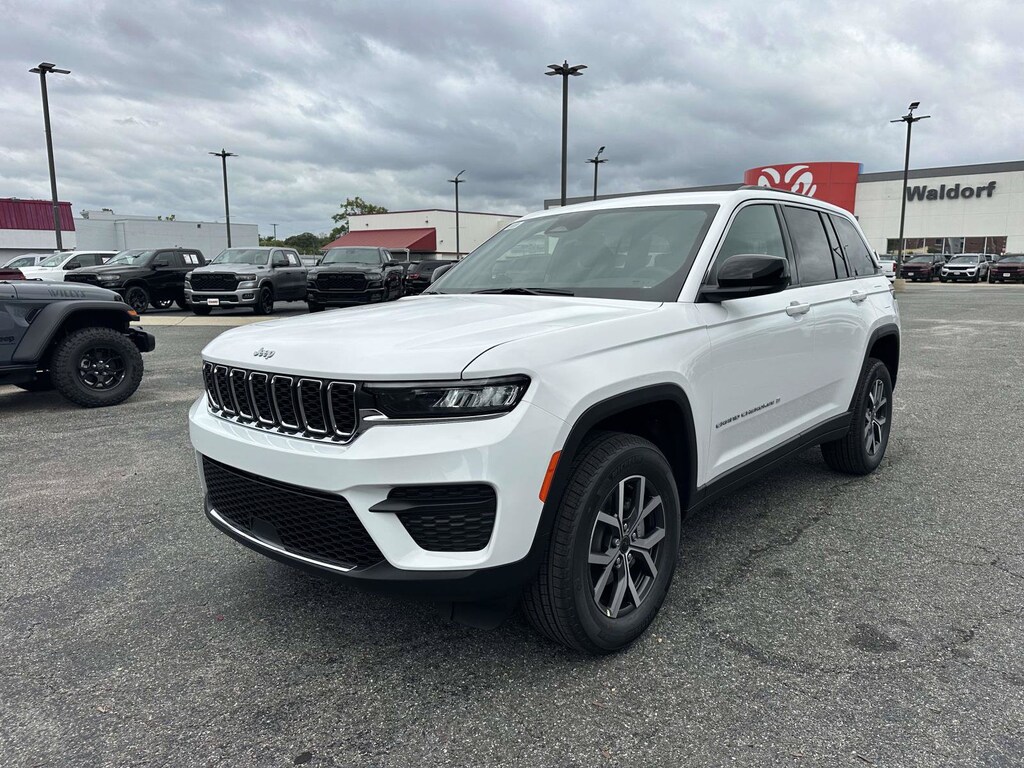 New 2027 Jeep Grand Cherokee Laredo Laredo 4x2