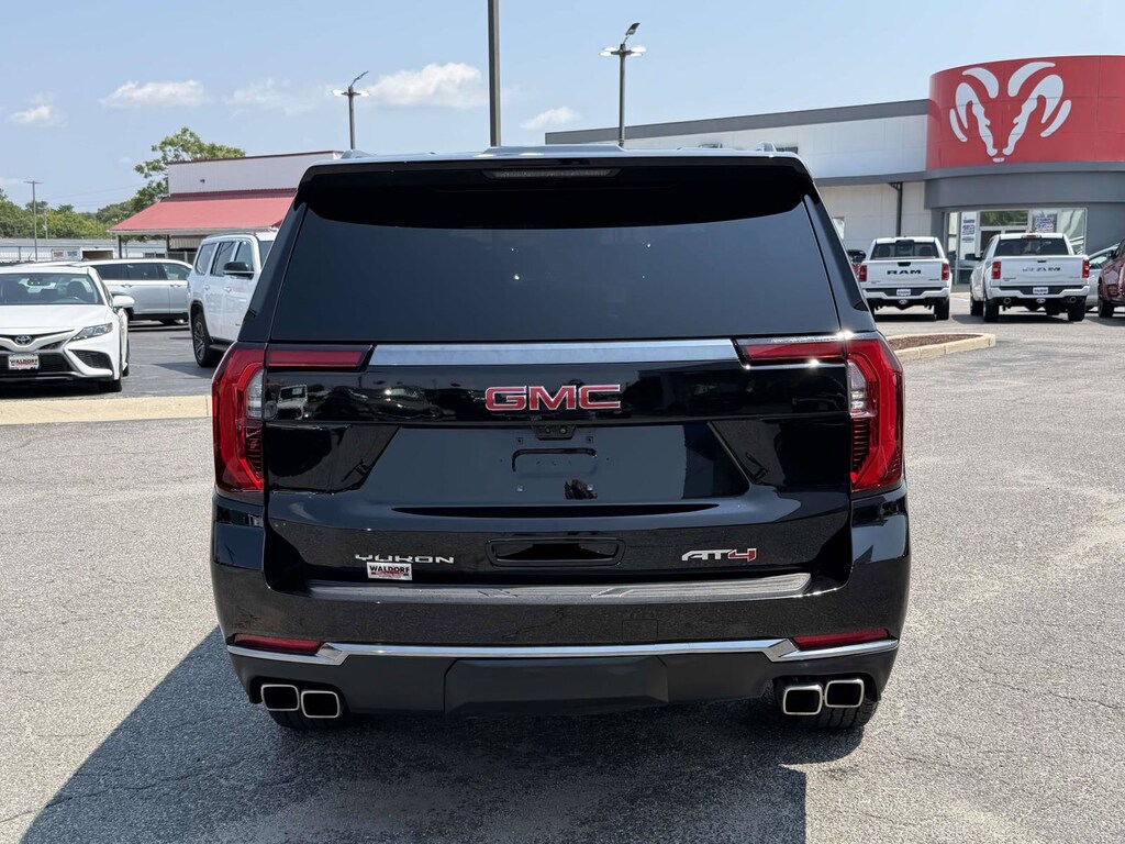 Used 2025 GMC Yukon XL AT4 4WD AT4