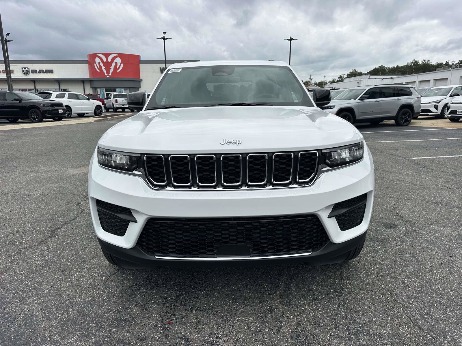 New 2027 Jeep Grand Cherokee Laredo Laredo 4x2