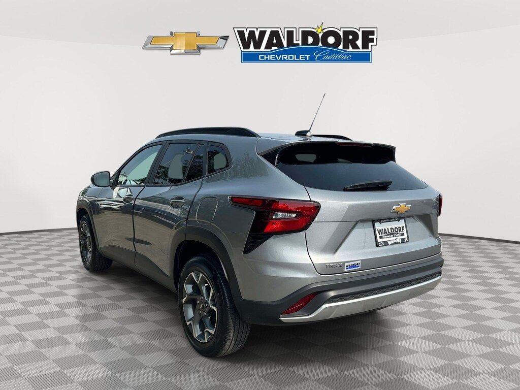 Used 2025 Chevrolet Trax LT FWD LT