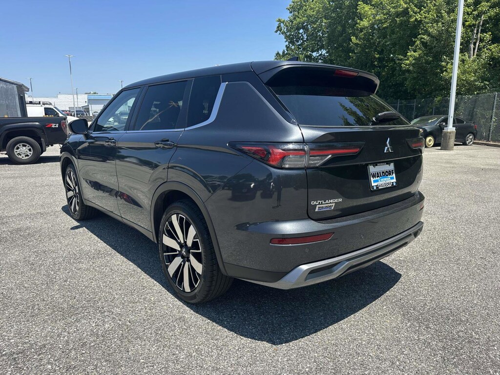 Used 2025 Mitsubishi Outlander SE SE FWD