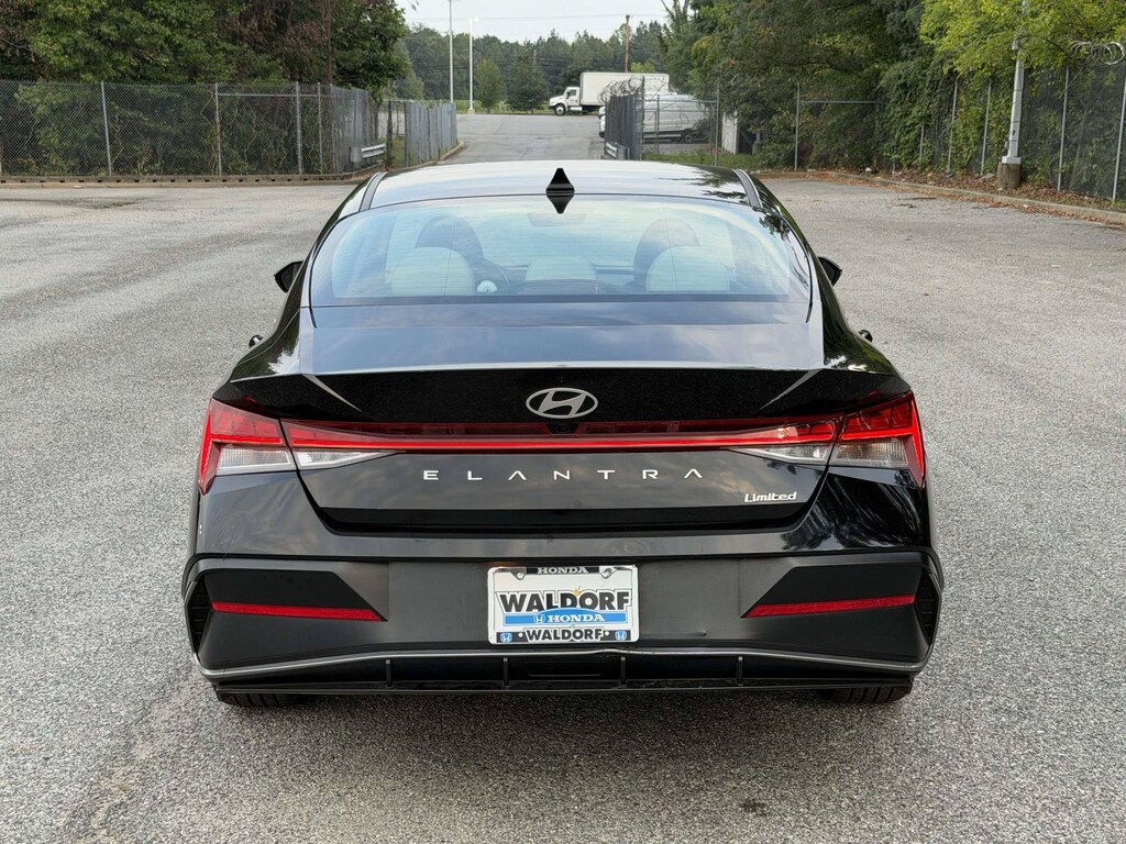 Used 2025 Hyundai Elantra Limited Limited IVT