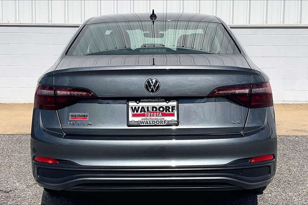 Used 2024 Volkswagen Jetta SE SE Auto