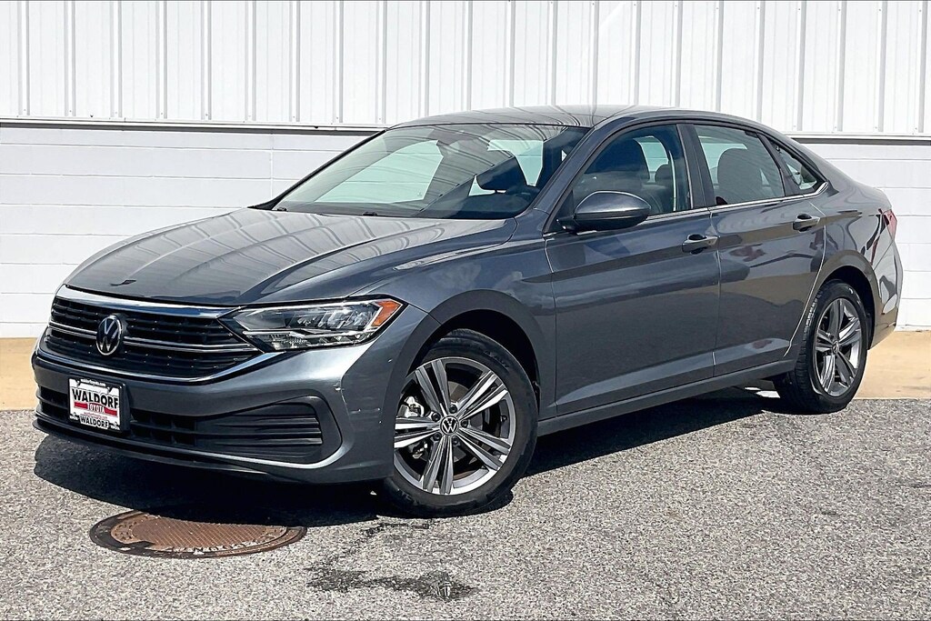 Used 2024 Volkswagen Jetta SE SE Auto
