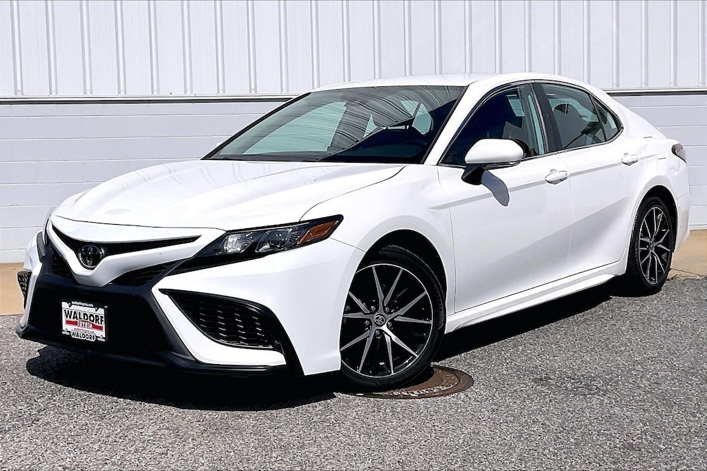 Used 2024 Toyota Camry SE SE Auto