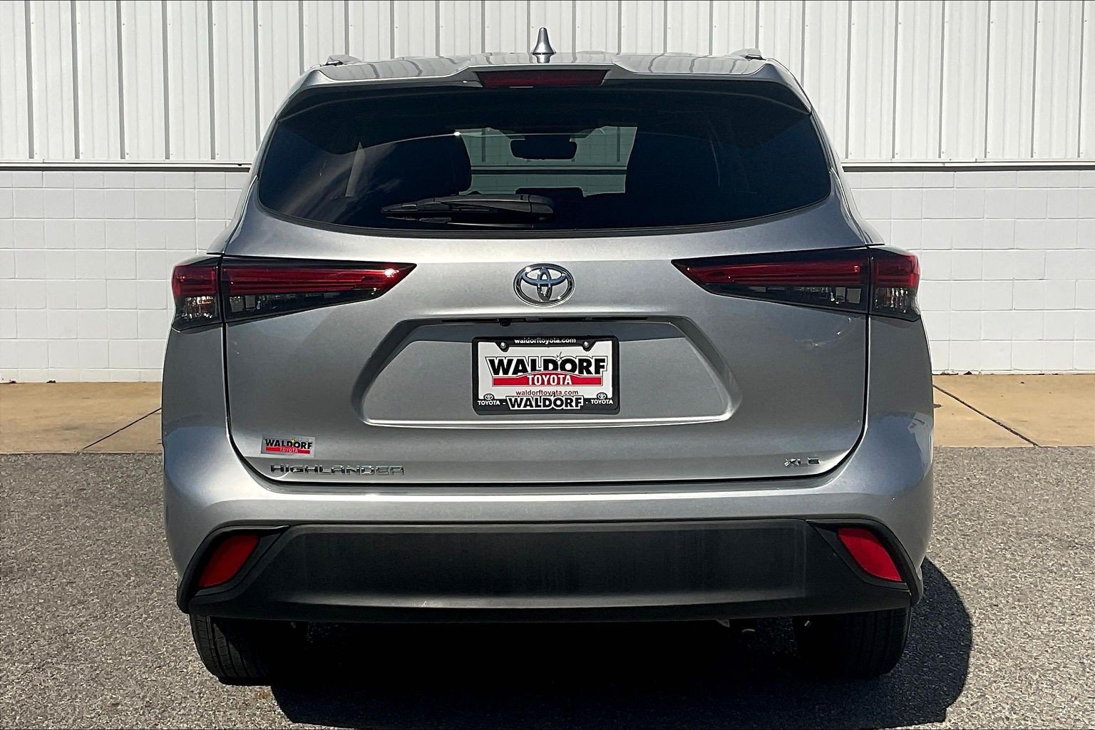 Used 2022 Toyota Highlander XLE XLE FWD