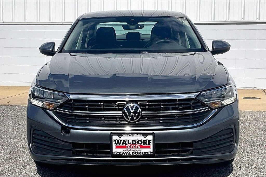 Used 2024 Volkswagen Jetta SE SE Auto