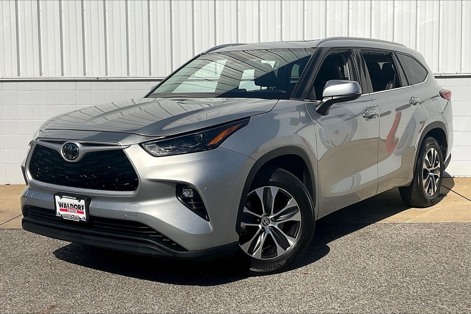 Used 2022 Toyota Highlander XLE XLE FWD