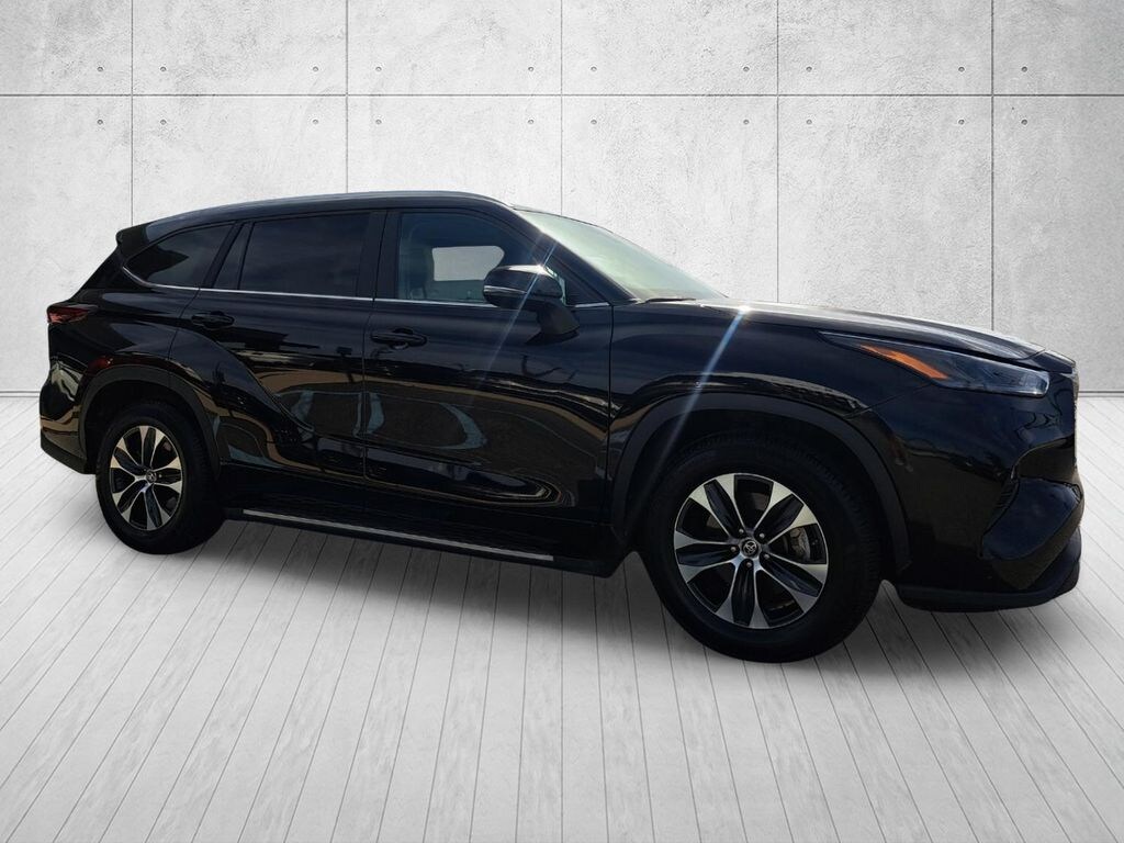 Used 2024 Toyota Highlander XLE SUV