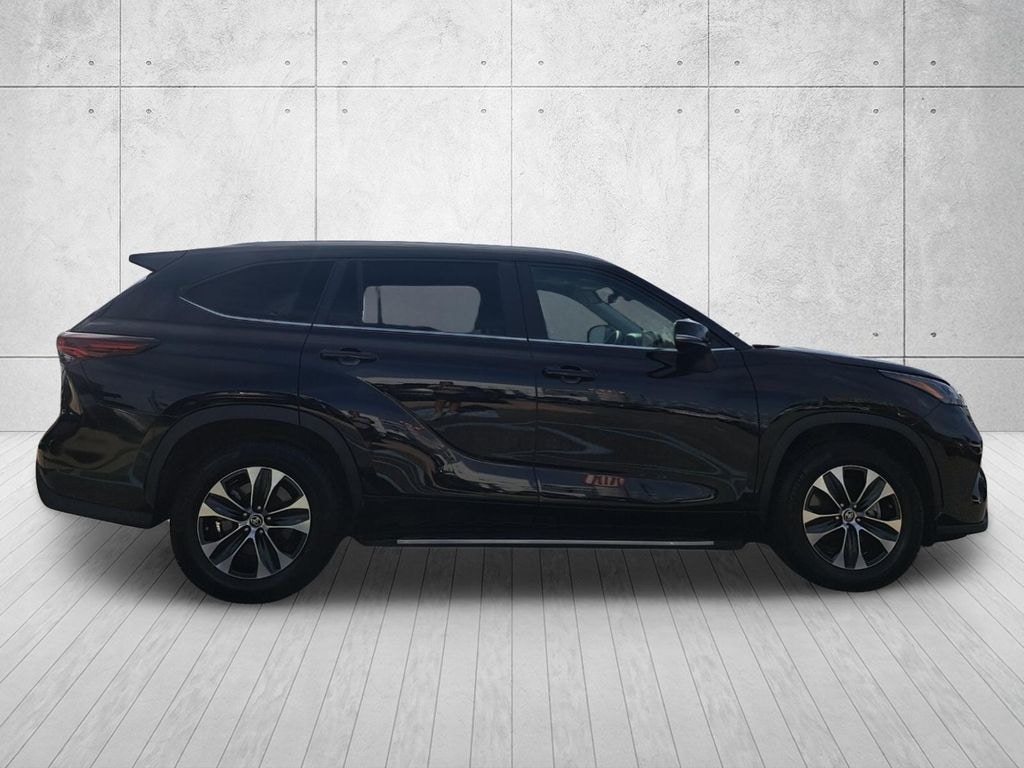 Used 2024 Toyota Highlander XLE SUV