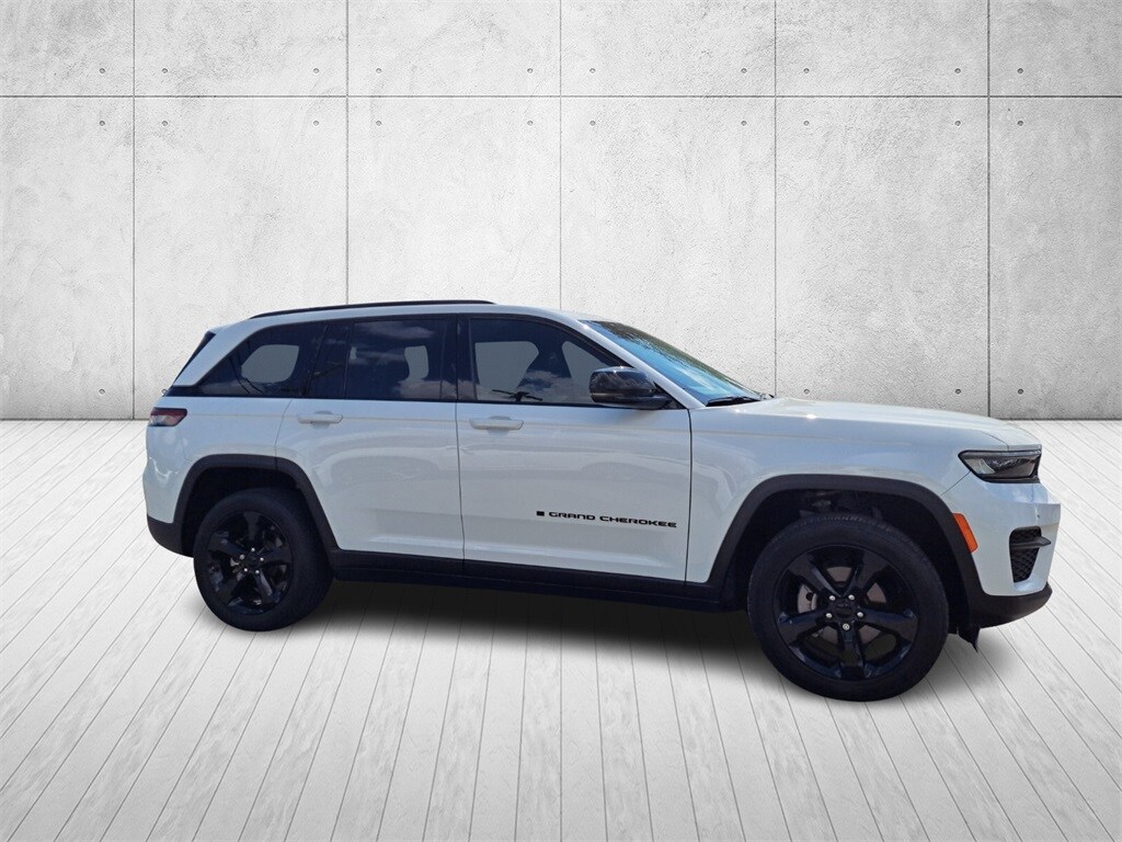 Used 2023 Jeep Grand Cherokee Altitude SUV