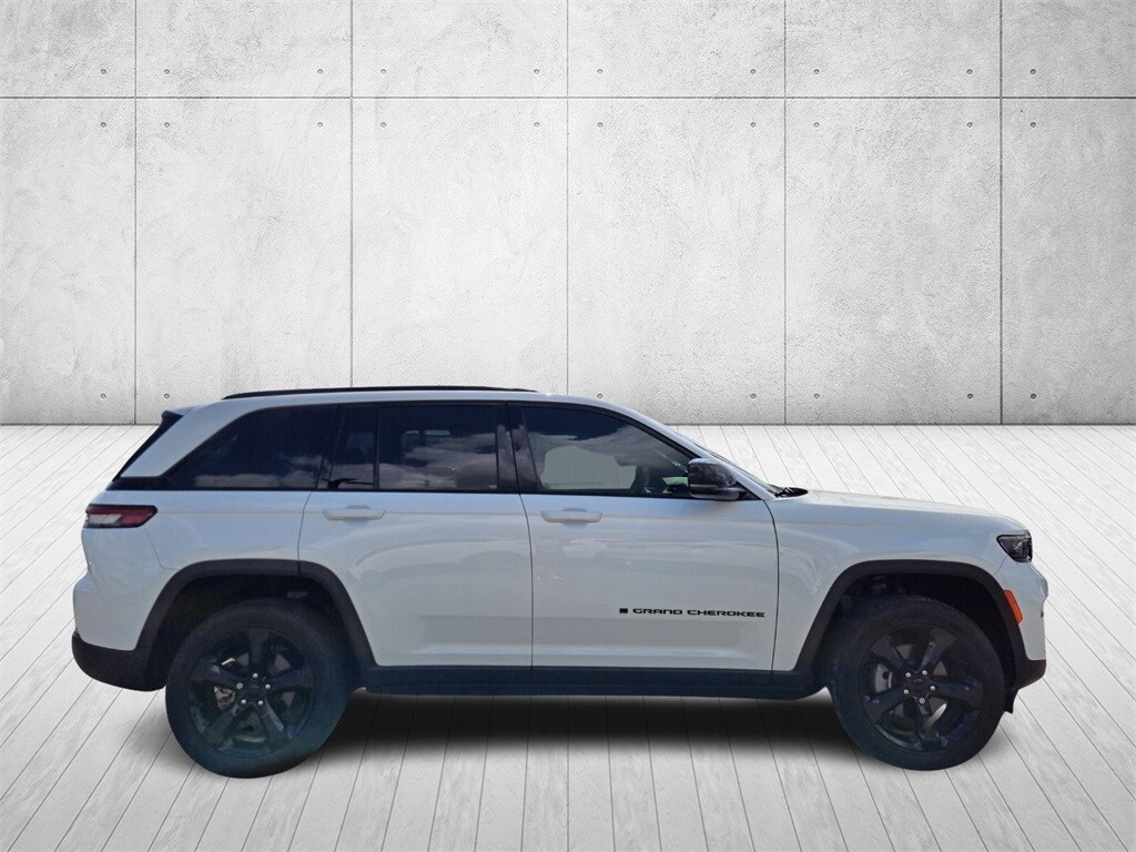 Used 2023 Jeep Grand Cherokee Altitude SUV